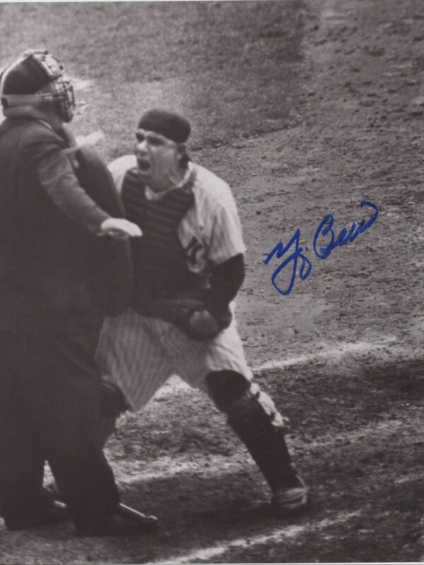 1960 ORIGINAL 8X10 FULL COLOR PHOTO YOGI BERRA AUTO LL28661 JSA NEW YORK YANKEES
