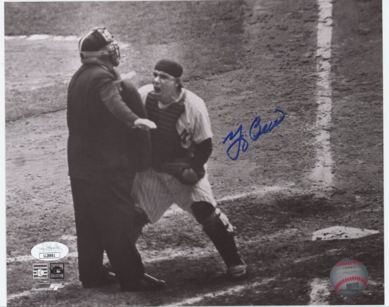 1960 ORIGINAL 8X10 FULL COLOR PHOTO YOGI BERRA AUTO LL28661 JSA NEW YORK YANKEES