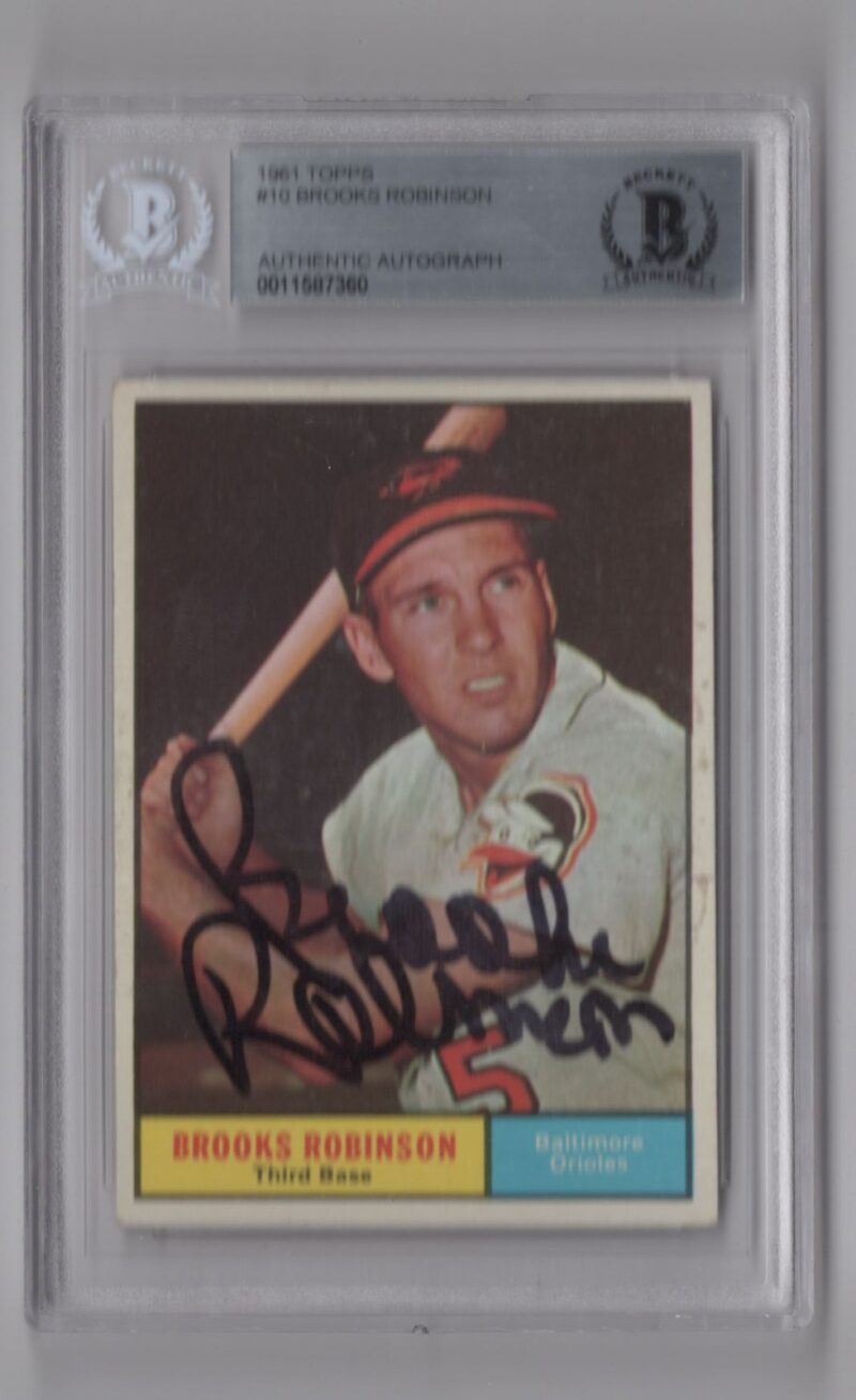 1961 TOPPS BROOKS ROBINSON AUTO BECKETT BALTIMORE ORIOLES #10 HAND SIGNED